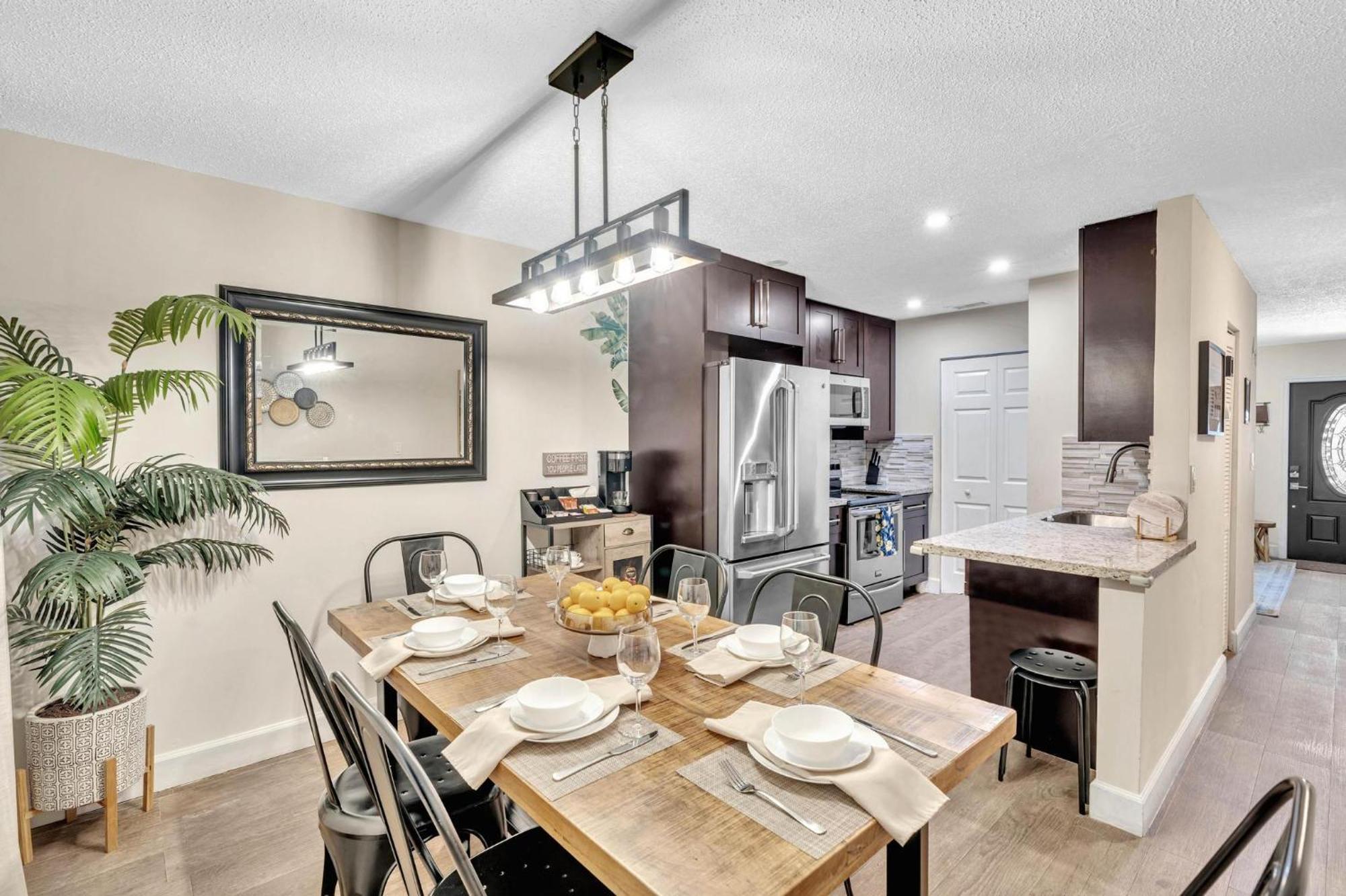 Estelo'S Place - Modern Townhouse With King Bed, Only 5 Min From The Airport! Miami Ngoại thất bức ảnh